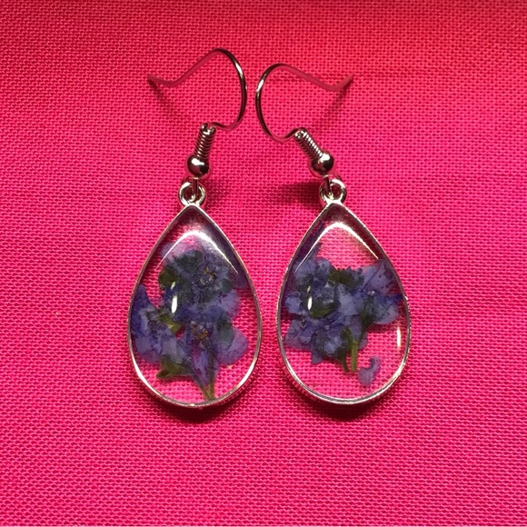 NWOT Forget-Me-Not Flower Earrings - Picture 2 of 2